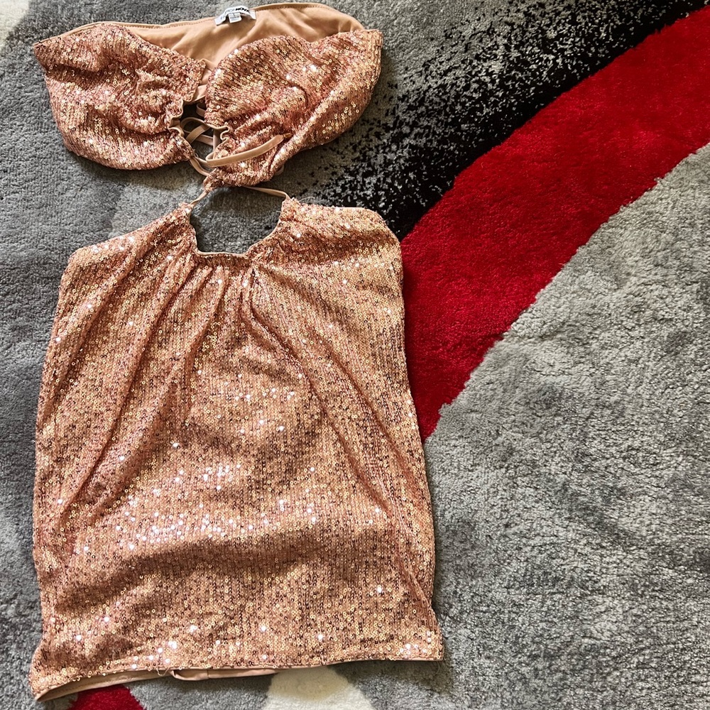 Baby pink glitter mini front cross no arms mini dress. Supper fluttering.